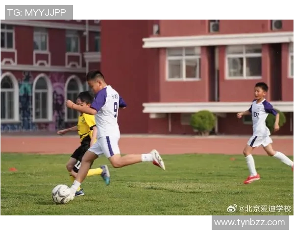 足球明星的课堂魅力与青少年成长的启示