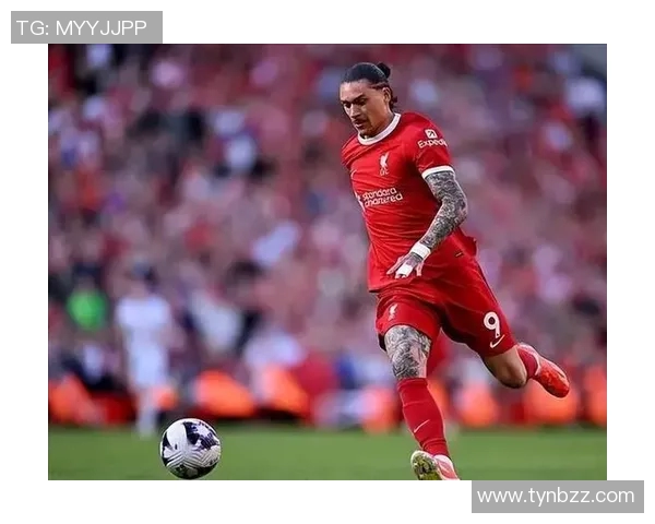 黑人足球明星展现魅力与才华引领全球运动潮流