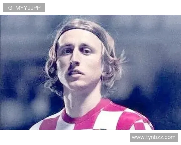 穿军装的足球明星：荣耀与责任交织的绿茵传奇